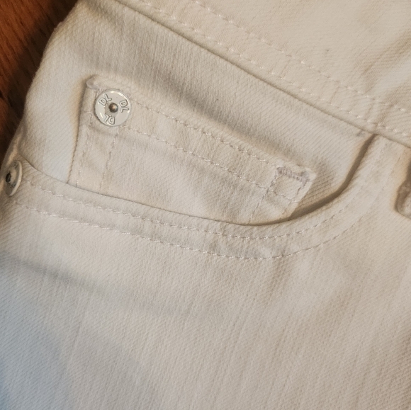 DL1961 Florence 4away 360 comfort Jeans White Sz 26 Premium denim stretch - Picture 9 of 11